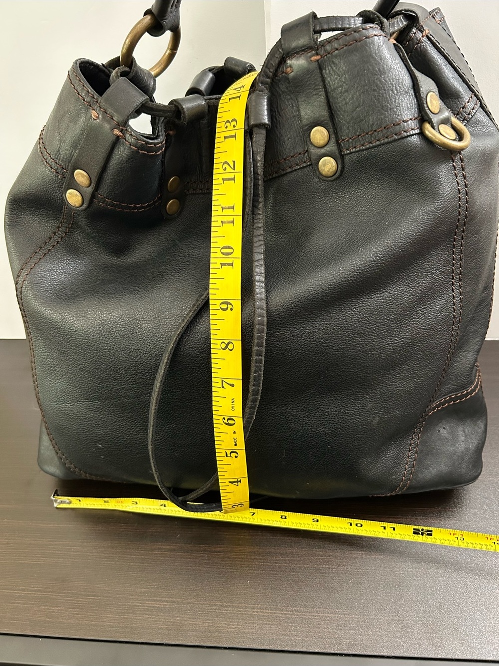 Lucky Brand - Large Black Leather Drawstring Hobo Shoulder Bag - Picture 13 of 16